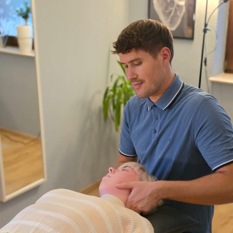 Atlas Manuelle Therapie, Physiotherapie, Mülheim Saarn, Heilpraktik, Privatpraxis, Rückenschmerzen, Atlastherapie, Krankengymnastik